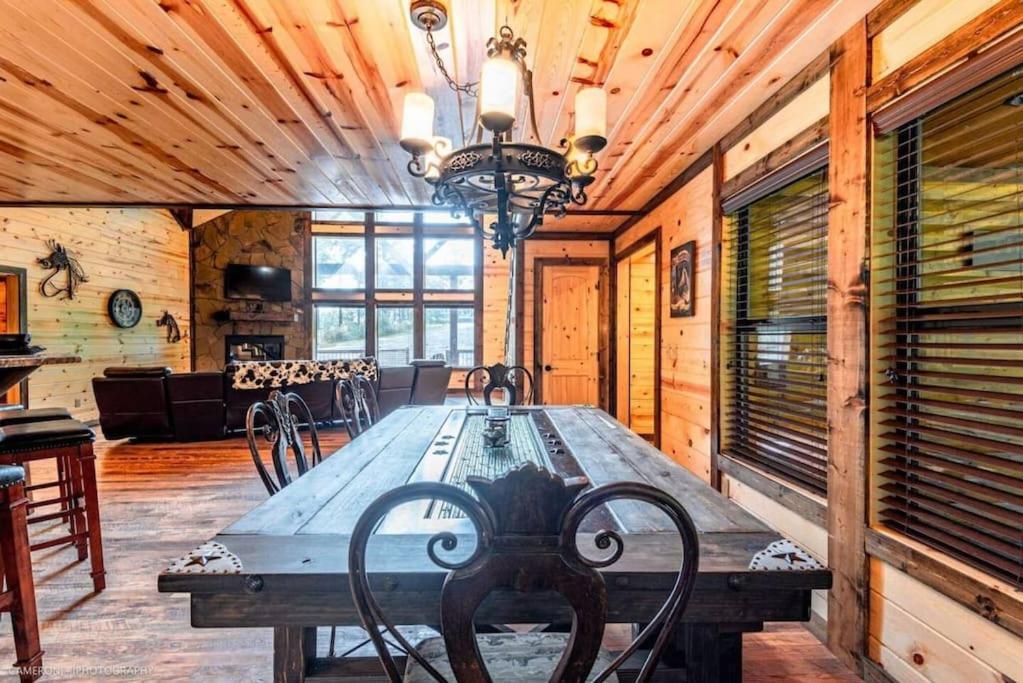Iron Horse Lodge Sleeps 18, Games, Fire Pit, Hot Tub, Ev, More Брокен-Боу Екстер'єр фото