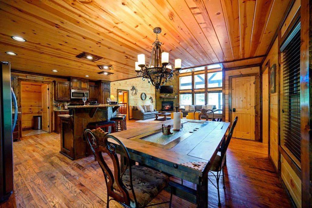 Iron Horse Lodge Sleeps 18, Games, Fire Pit, Hot Tub, Ev, More Брокен-Боу Екстер'єр фото