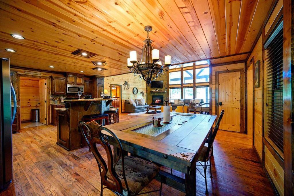 Iron Horse Lodge Sleeps 18, Games, Fire Pit, Hot Tub, Ev, More Брокен-Боу Екстер'єр фото